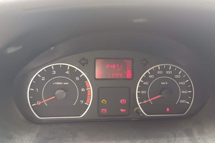 Used Wuling Rongguang 2014 1.2L S Base Model Odometer Close Up