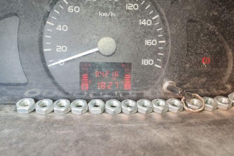 Used Wuling Rongguang 2014 1.2L S Standard Model Odometer Close Up