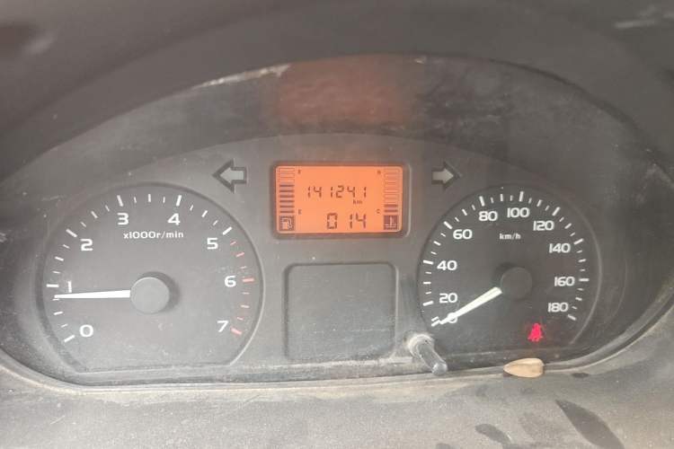 Used Wuling Rongguang 2014 1.2L S Standard Model Odometer Close Up