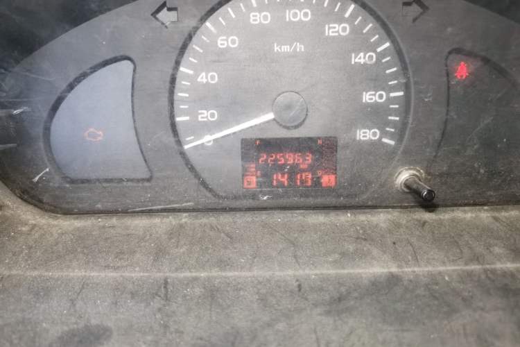 Used Wuling Rongguang 2014 1.2L S Base Model Odometer Close Up