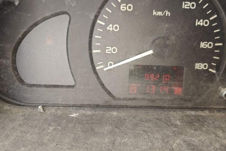Used Wuling Rongguang 2014 1.2L S Base Model Odometer Close Up