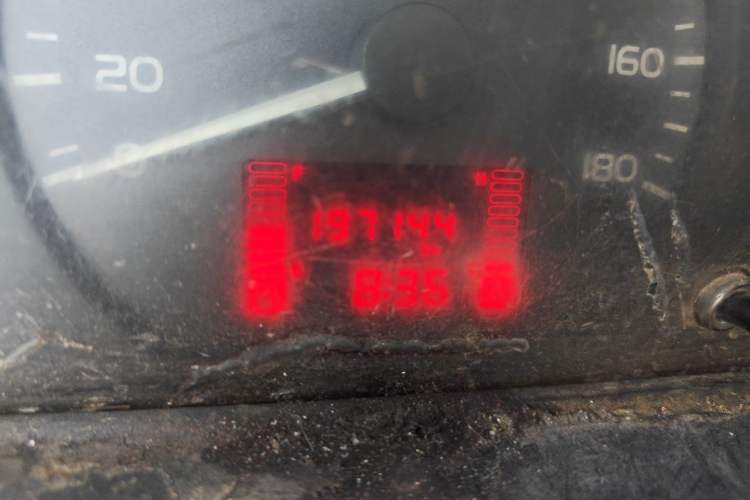 Used Wuling Rongguang 2014 1.2L S Base Model Odometer Close Up