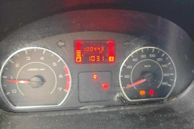 Used Wuling Rongguang 2014 1.2L S Standard Model Odometer Close Up