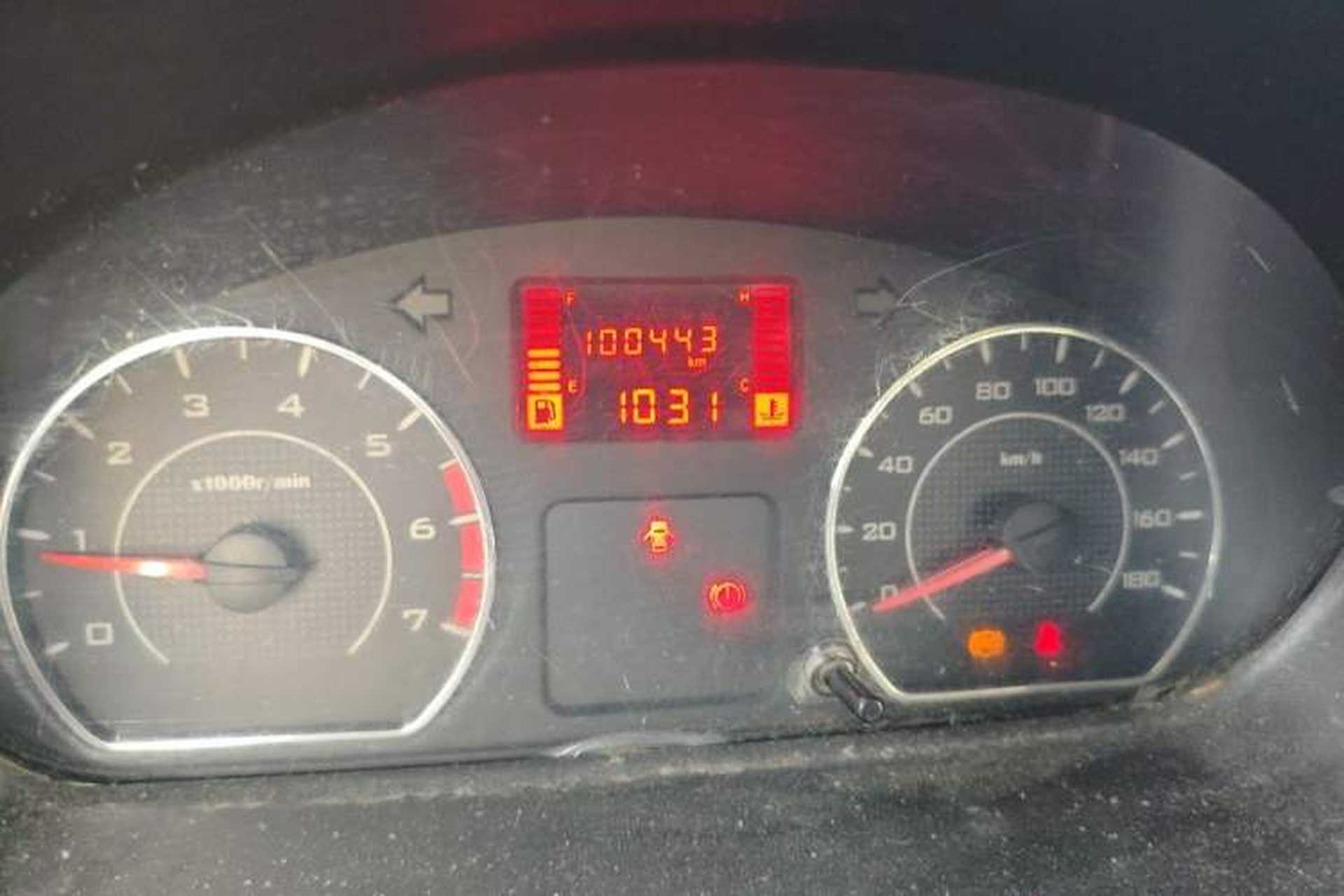 Used Wuling Rongguang 2014 1.2L S Standard Model Odometer Close Up