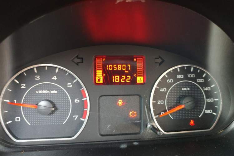 Used Wuling Rongguang 2014 1.2L S Standard Model Odometer Close Up