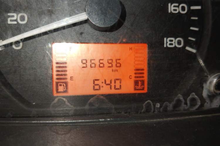 Used Wuling Rongguang 2014 1.2L S Base Model Odometer Close Up