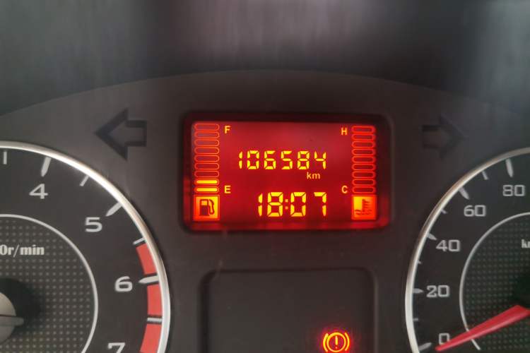 Used Wuling Rongguang 2014 1.5L S Base Version Odometer Close Up
