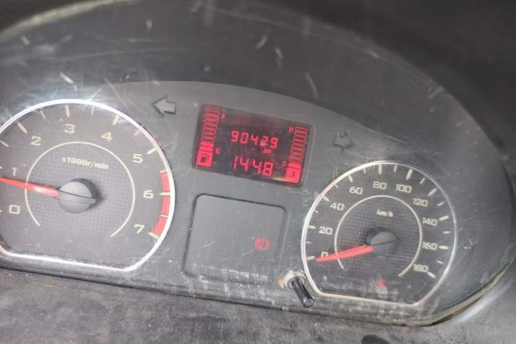 Used Wuling Rongguang 2014 1.5L S Base Version Odometer Close Up