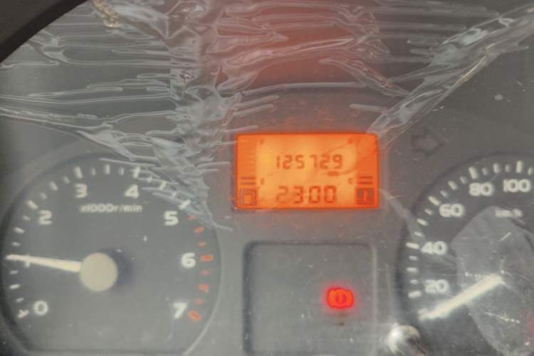 Used Wuling Rongguang 2014 1.2L S Base Model Odometer Close Up