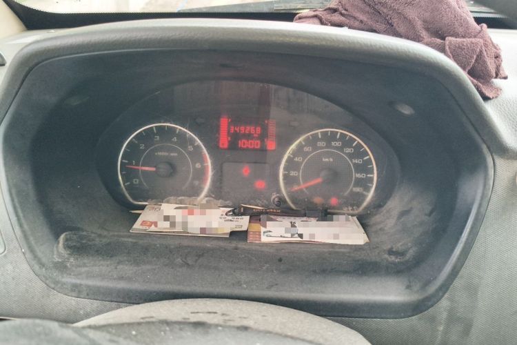 Used Wuling Rongguang 2014 1.5L S Standard Version Odometer Close Up