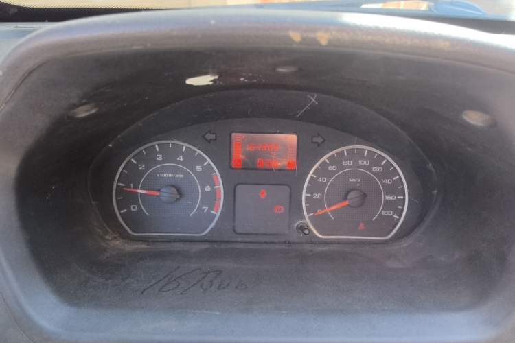 Used Wuling Rongguang 2014 1.2L S Standard Model Odometer Close Up