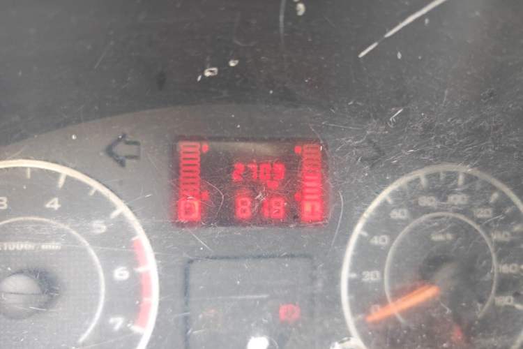 Used Wuling Rongguang 2014 1.2L S Base Model Odometer Close Up