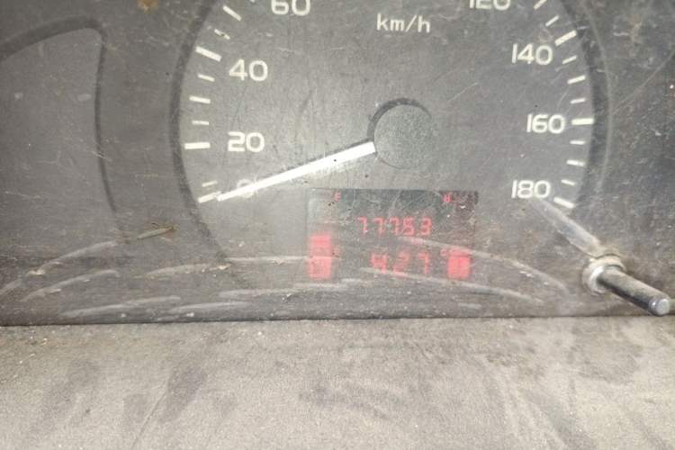 Used Wuling Rongguang 2014 1.2L S Base Model Odometer Close Up