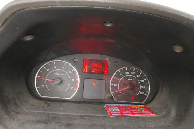Used Wuling Rongguang 2014 1.5L S Standard Version Odometer Close Up