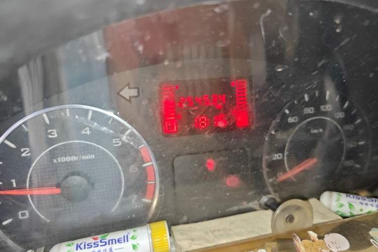 Used Wuling Rongguang 2014 1.5L S Standard Version Odometer Close Up