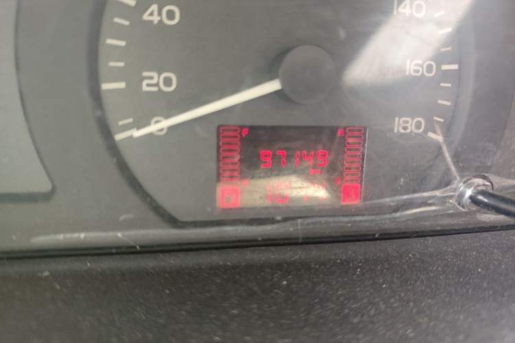 Used Wuling Rongguang 2014 1.2L S Base Model Odometer Close Up