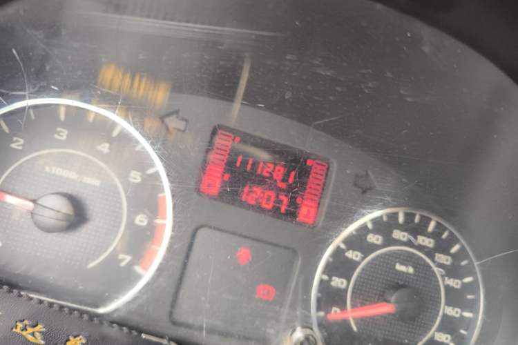 Used Wuling Rongguang 2014 1.2L S Standard Model Odometer Close Up