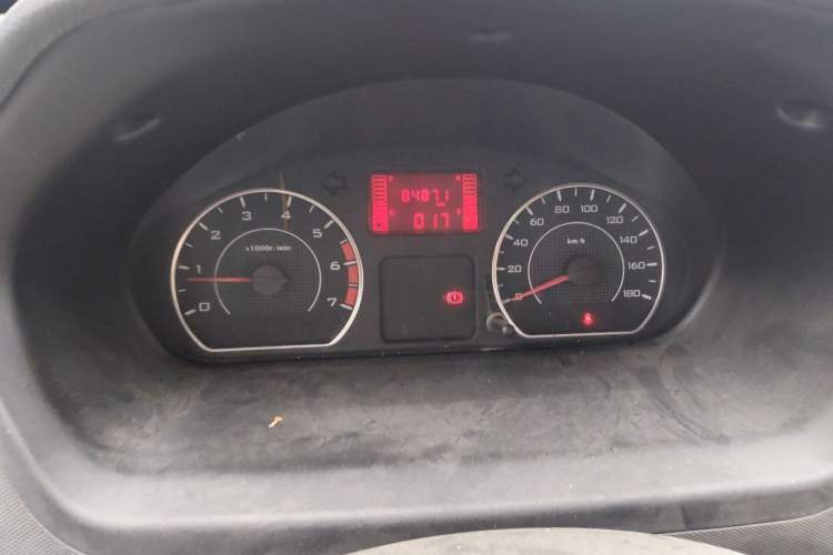 Used Wuling Rongguang 2014 1.2L S Base Model Odometer Close Up