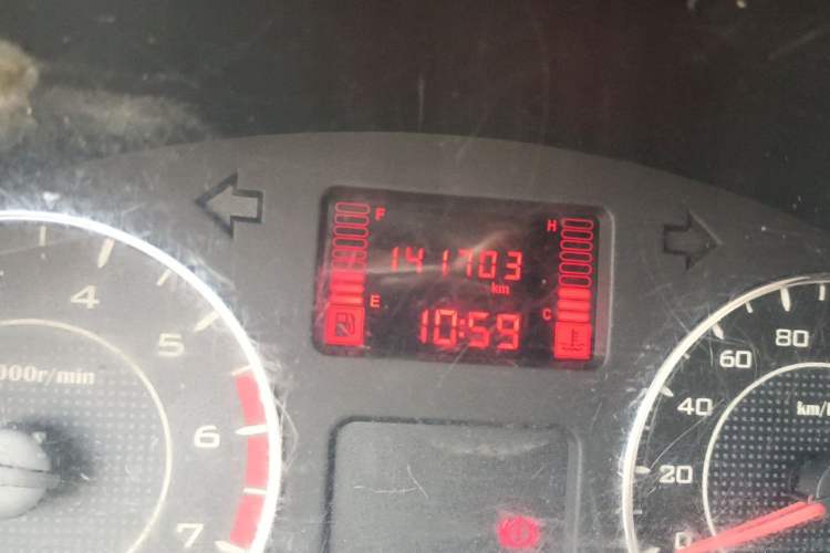 Used Wuling Rongguang 2014 1.2L S Base Model Odometer Close Up