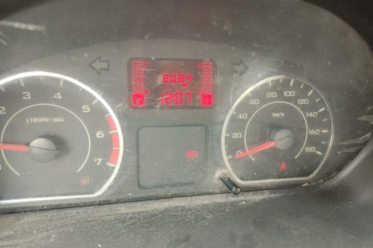 Used Wuling Rongguang 2014 1.5L S Standard Version Odometer Close Up