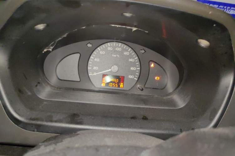 Used Wuling Rongguang 2014 1.5L S Base Version Odometer Close Up