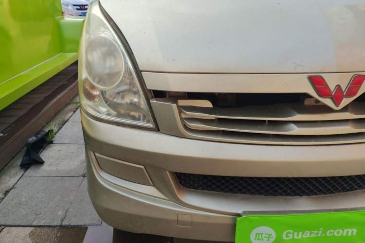 Used Wuling Rongguang 2014 1.2L S Standard Model Right Front Headlight