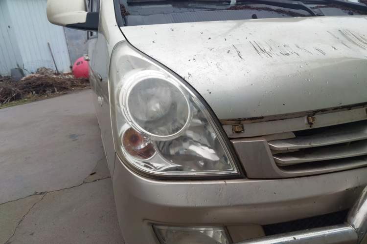 Used Wuling Rongguang 2014 1.5L S Standard Version Right Front Headlight