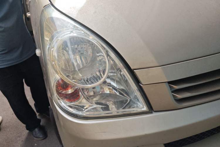 Used Wuling Rongguang 2014 1.2L S Base Model Right Front Headlight
