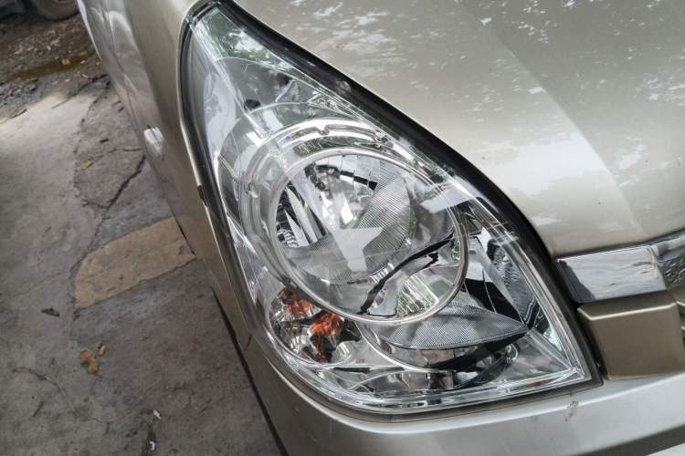 Used Wuling Rongguang 2014 1.5L S Standard Version Right Front Headlight