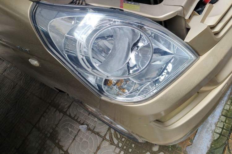Used Wuling Rongguang 2014 1.5L S Standard Version Right Front Headlight