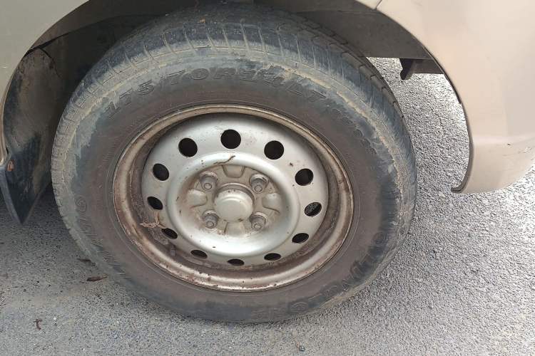 Used Wuling Rongguang 2014 1.2L S Base Model Right Front Wheel Hub