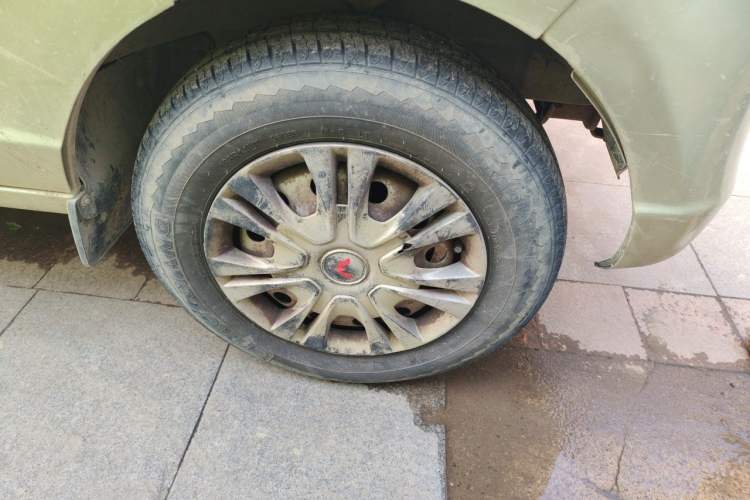 Used Wuling Rongguang 2014 1.2L S Standard Model Right Front Wheel Hub