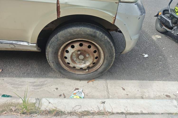 Used Wuling Rongguang 2014 1.2L S Standard Model Right Front Wheel Hub