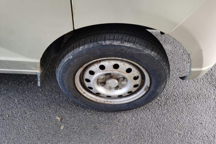 Used Wuling Rongguang 2014 1.2L S Base Model Right Front Wheel Hub