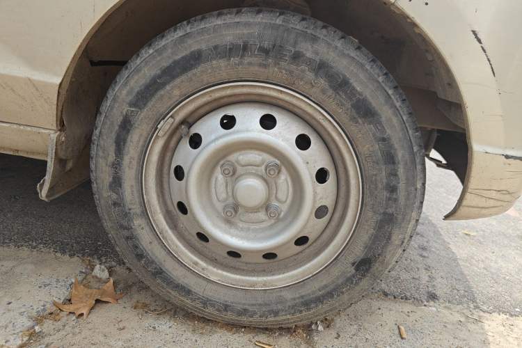 Used Wuling Rongguang 2014 1.2L S Base Model Right Front Wheel Hub