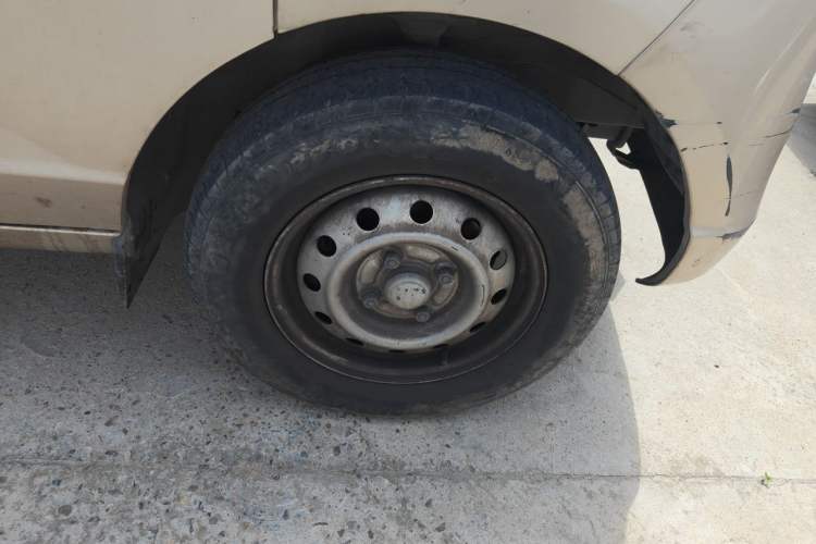 Used Wuling Rongguang 2014 1.2L S Base Model Right Front Wheel Hub