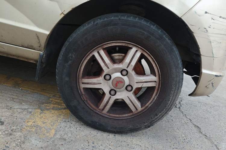 Used Wuling Rongguang 2014 1.2L S Standard Model Right Front Wheel Hub