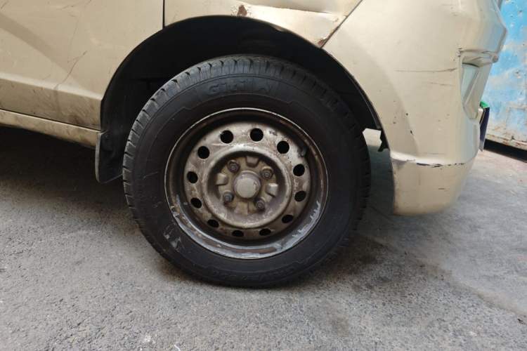Used Wuling Rongguang 2014 1.2L S Base Model Right Front Wheel Hub