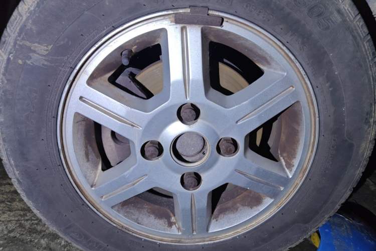 Used Wuling Rongguang 2014 1.2L S Standard Model Right Front Wheel Hub
