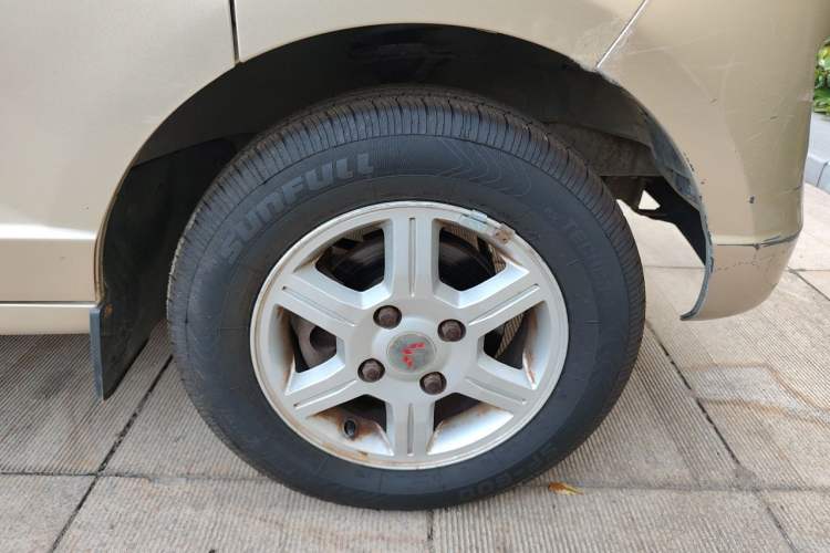 Used Wuling Rongguang 2014 1.2L S Standard Model Right Front Wheel Hub