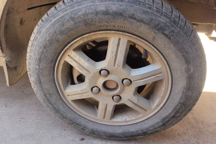 Used Wuling Rongguang 2014 1.2L S Standard Model Right Front Wheel Hub