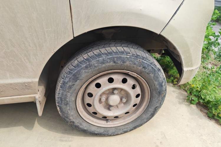 Used Wuling Rongguang 2014 1.2L S Base Model Right Front Wheel Hub
