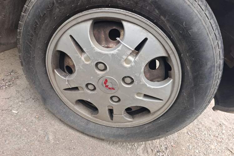 Used Wuling Rongguang 2014 1.2L S Base Model Right Front Wheel Hub