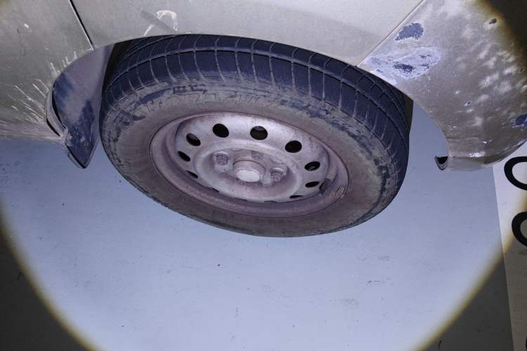 Used Wuling Rongguang 2014 1.2L S Base Model Right Front Wheel Hub