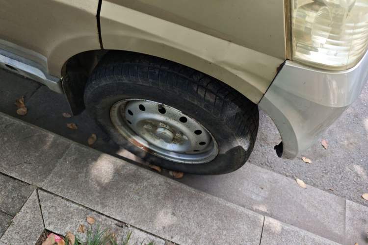 Used Wuling Rongguang 2014 1.5L S Base Version Right Front Wheel Hub