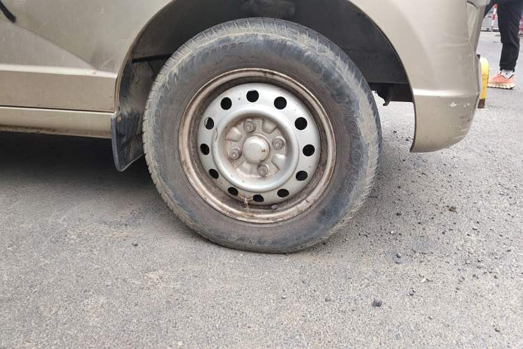 Used Wuling Rongguang 2014 1.2L S Base Model Right Front Wheel Hub