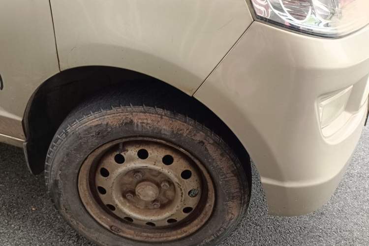 Used Wuling Rongguang 2014 1.2L S Base Model Right Front Wheel Hub