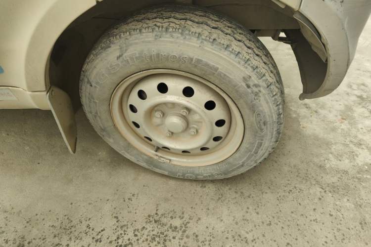 Used Wuling Rongguang 2014 1.2L S Standard Model Right Front Wheel Hub
