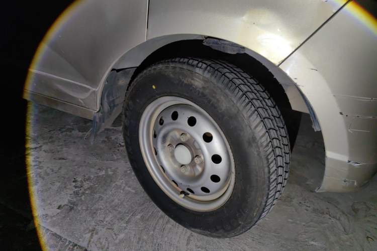 Used Wuling Rongguang 2014 1.5L S Base Version Right Front Wheel Hub