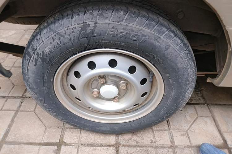 Used Wuling Rongguang 2014 1.2L S Base Model Right Rear Wheel Hub